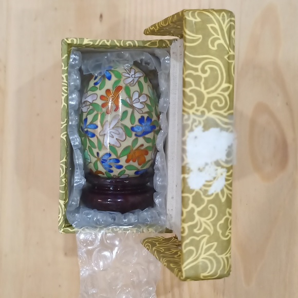 New in box Cloisonne White Egg Ornament w stand Vintage Collectible Medi… - Picture 12 of 12